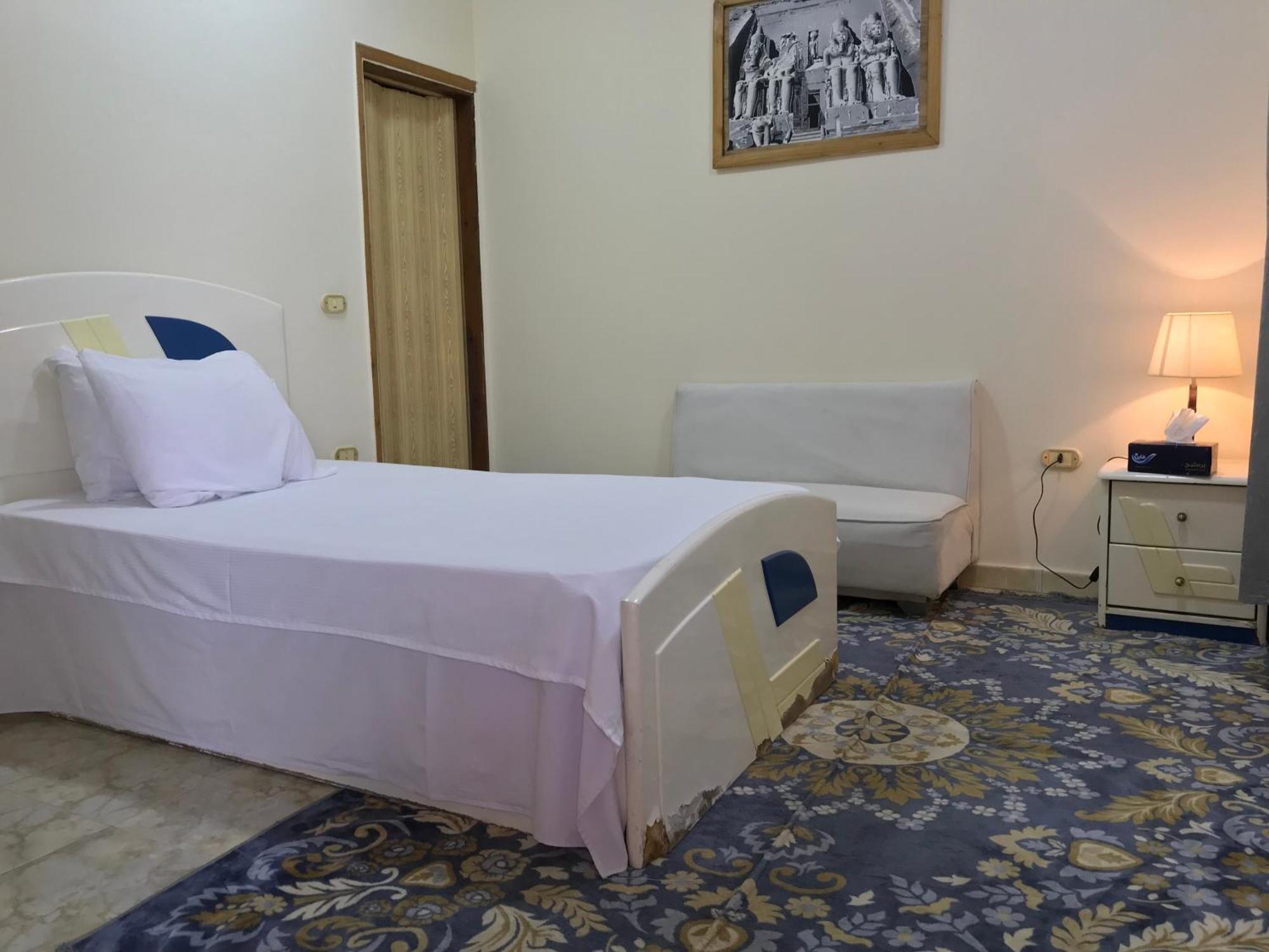 Sakkara Pensión 3*